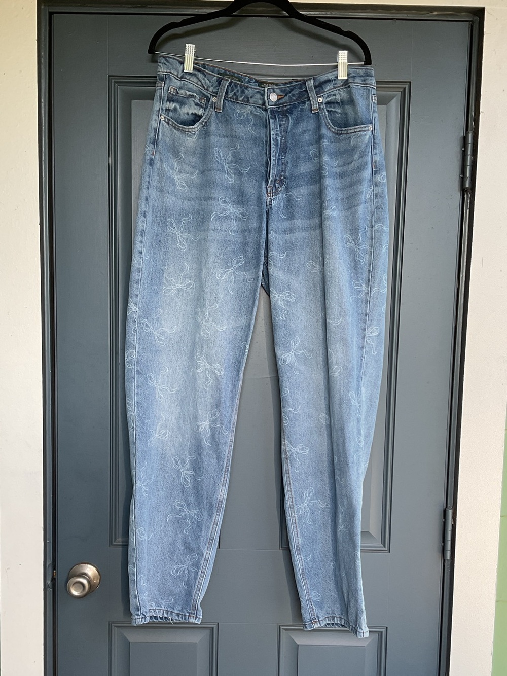 Light Blue Women's High-Rise Jeans with Subtle Embroidery